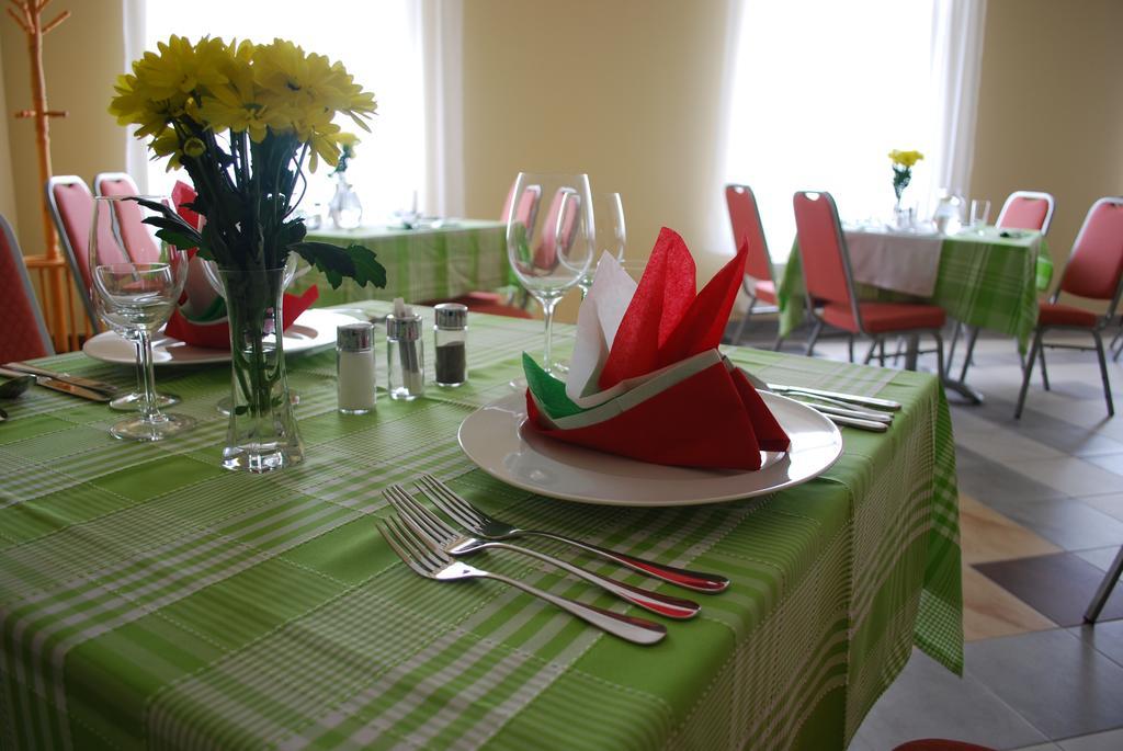 Bed and Breakfast Aranytal Panzio Комаром Экстерьер фото