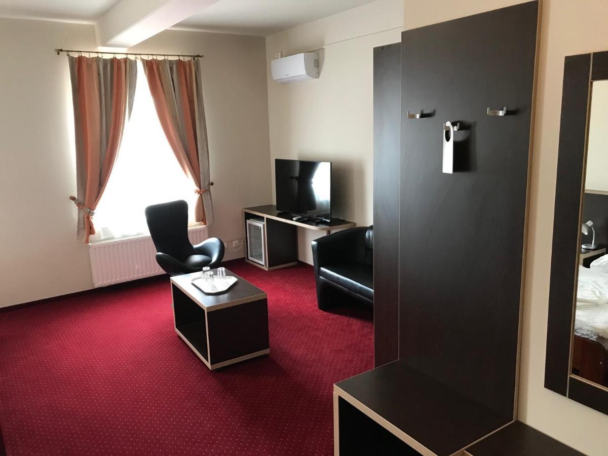 Bed and Breakfast Aranytal Panzio Комаром Экстерьер фото